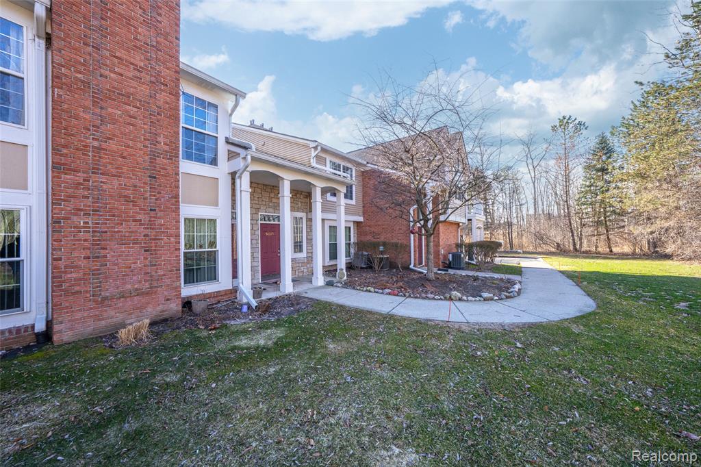 56075 Chesapeake Circle, 242, Utica, MI 48316 — Photo 32