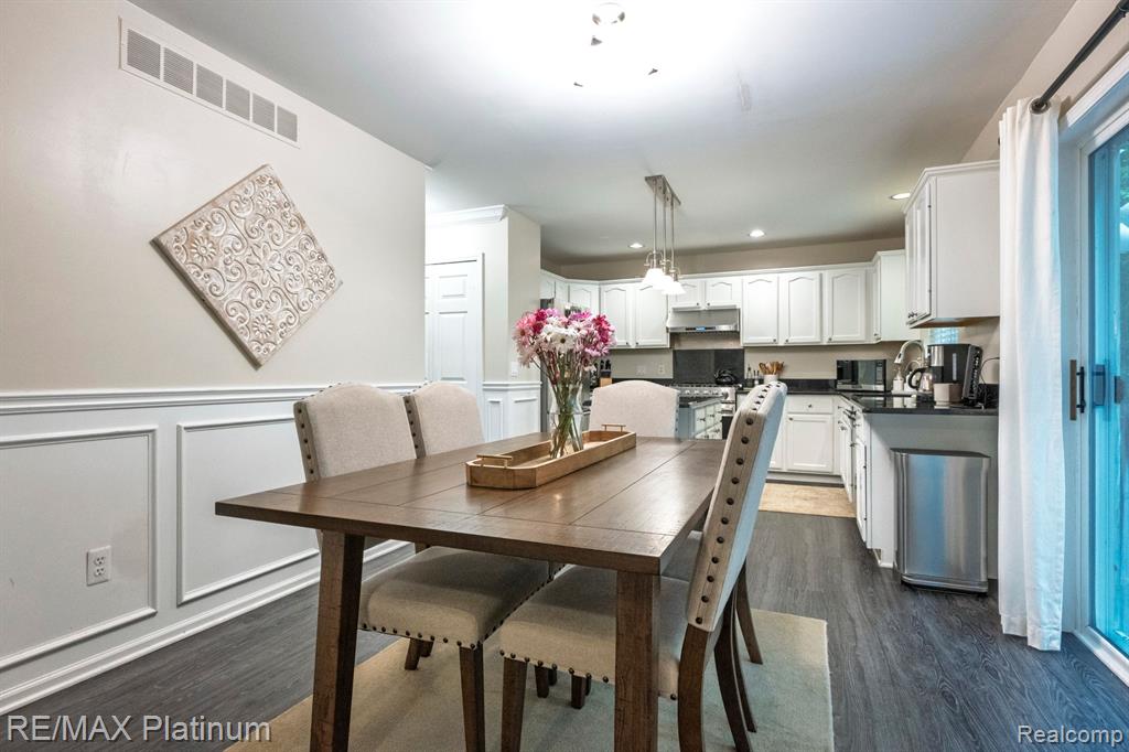 6103 SHADETREE Court, Howell, MI 48843 — Photo 10