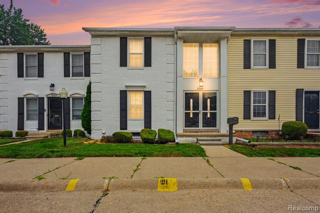 37491 Charter Oaks Boulevard, Clinton Twp, MI 48036
