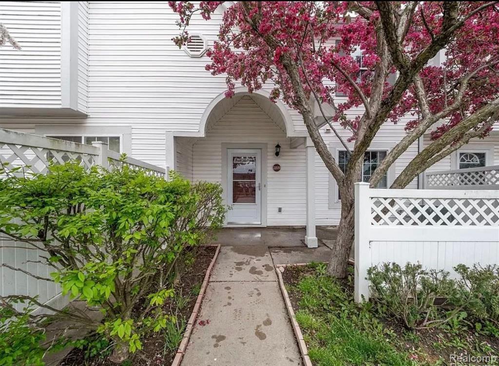 22039 ATLANTIC POINTE, Farmington Hills, MI 48336 — Photo 4