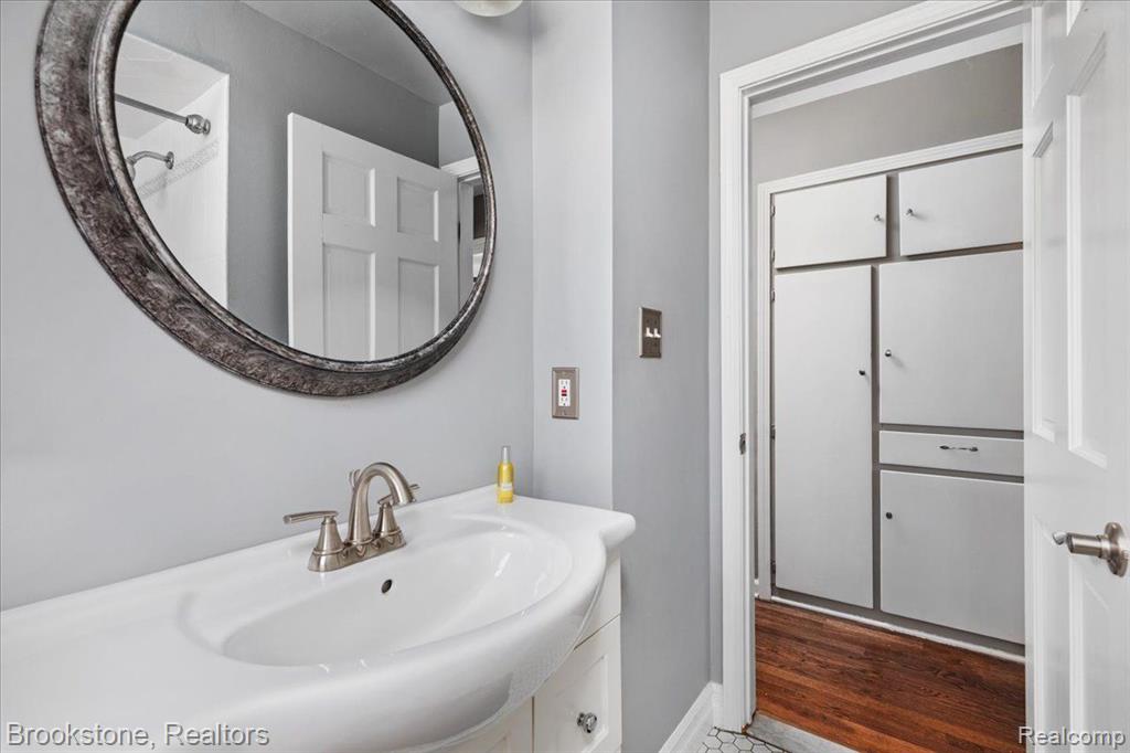 516 N EDGEWORTH Avenue, Royal Oak, MI 48067 — Photo 9