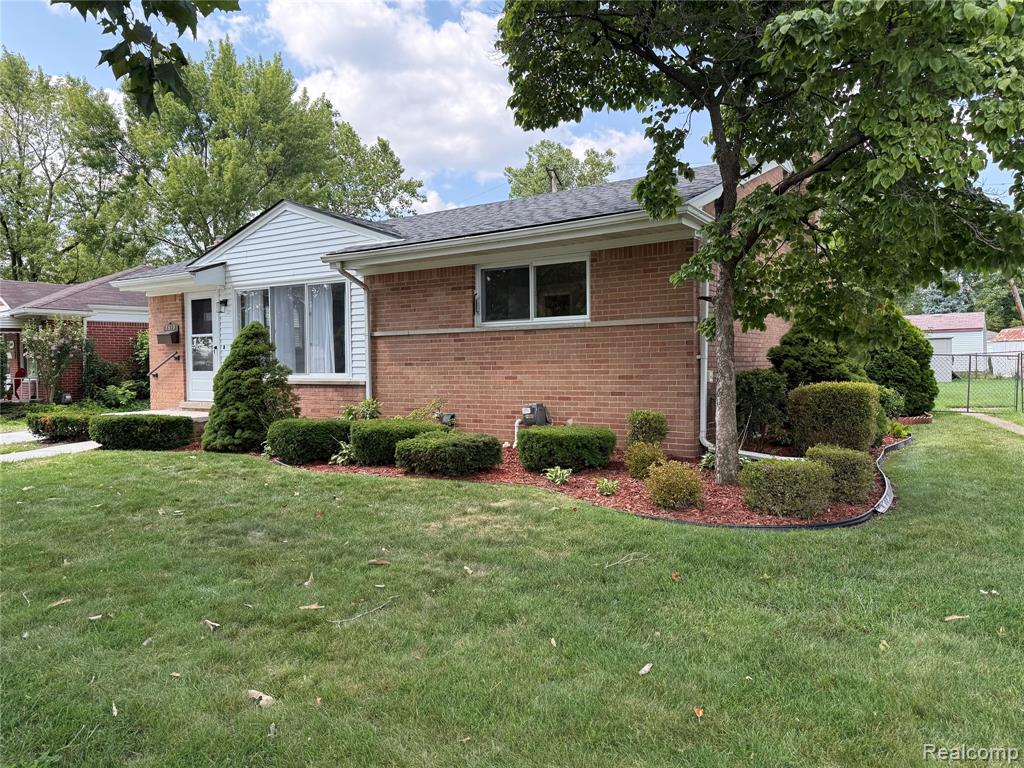 8619 Shari Drive, Westland, MI — Photo 3