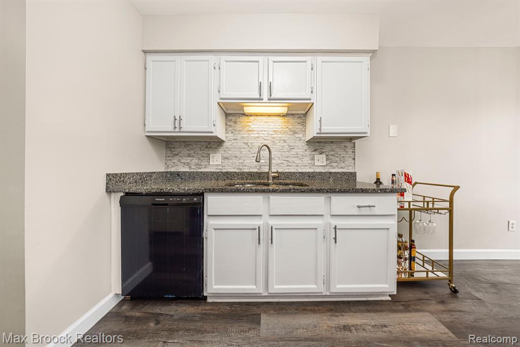 31139 COUNTRY, Farmington Hills, MI 48331 — Photo 24