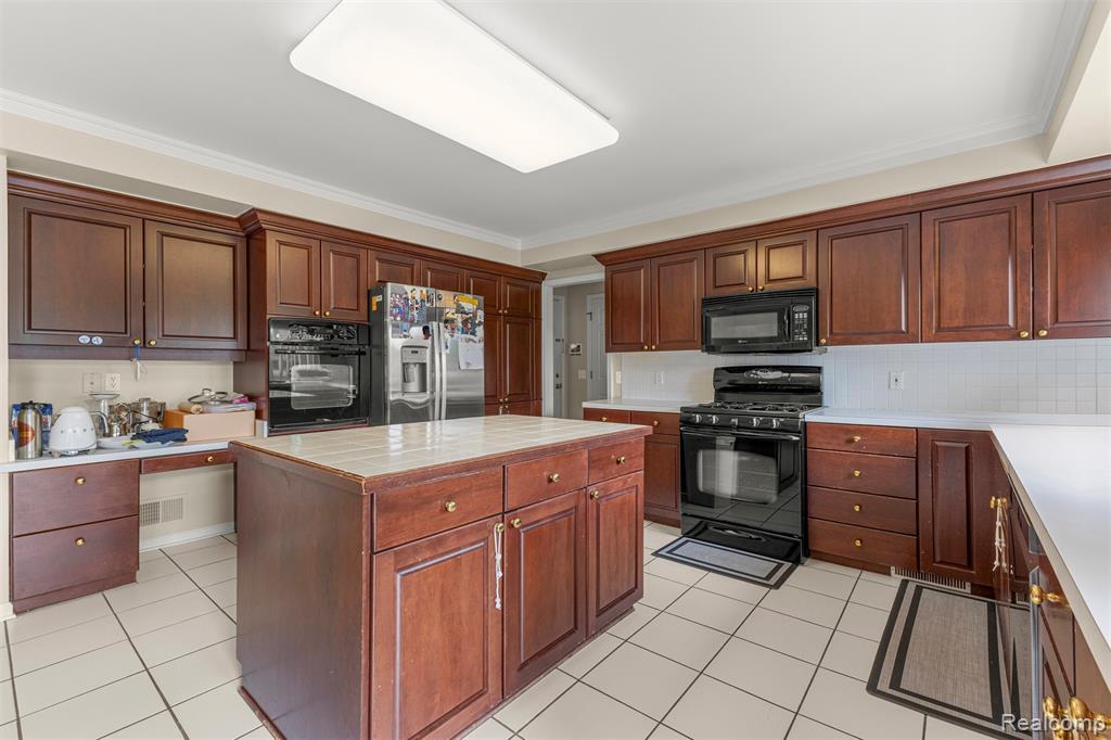 30060 Bristol Lane, Bingham Farms, MI 48025 — Photo 28