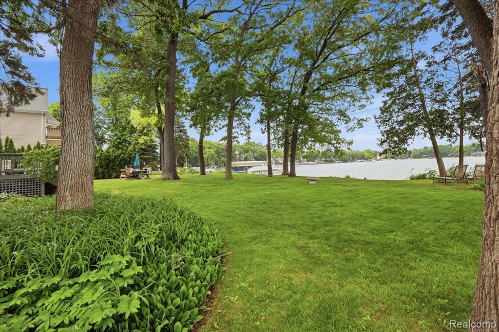 6880 Forestlawn Court, Waterford, MI 48327 — Photo 4