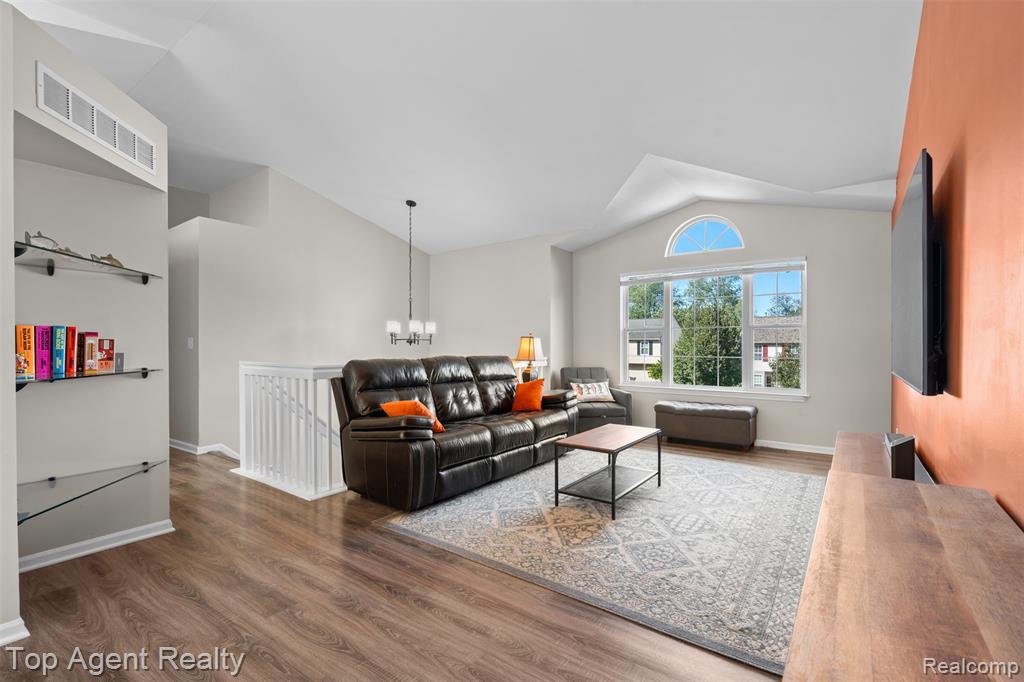 5675 Millpointe Drive, Waterford, MI 48327 — Photo 8
