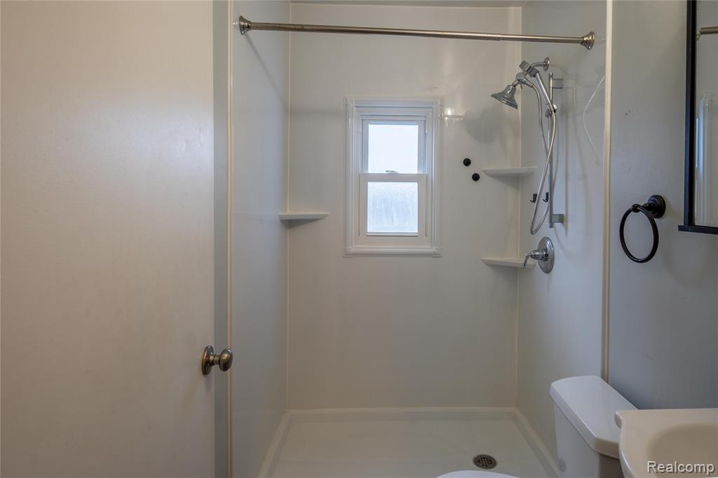 8370 Arlis Street, Commerce Twp, MI 48382 — Photo 22