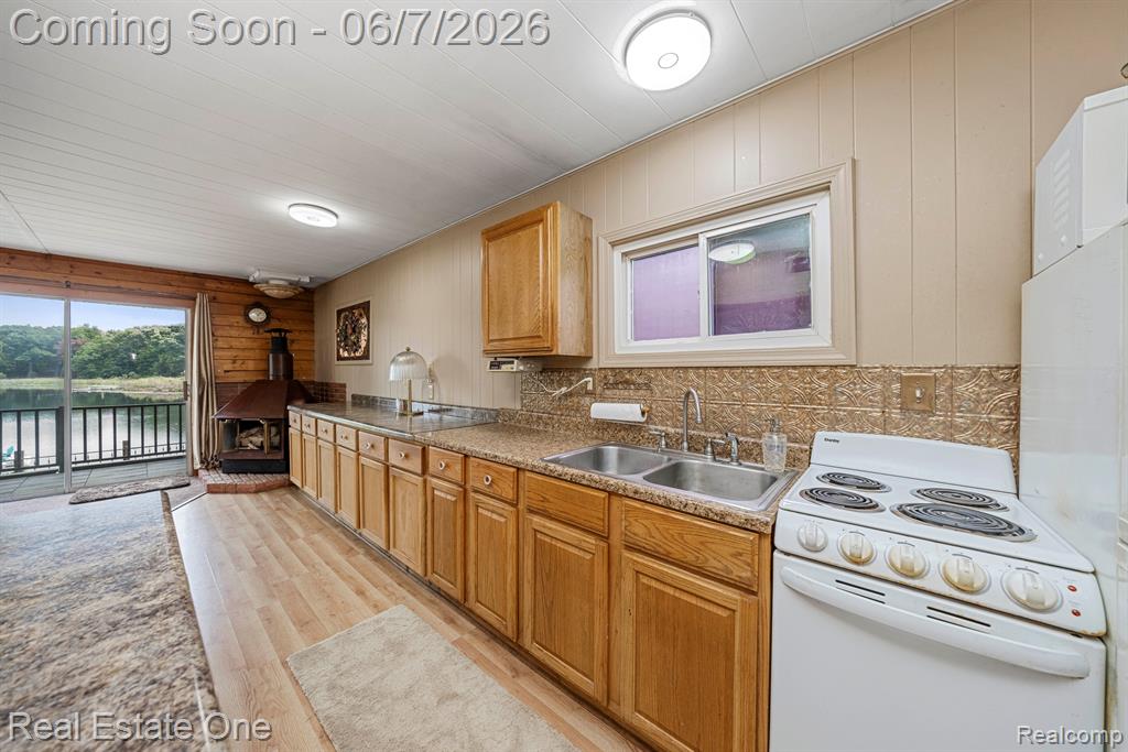 200 E CANYON Drive, Milford, MI 48380 — Photo 13