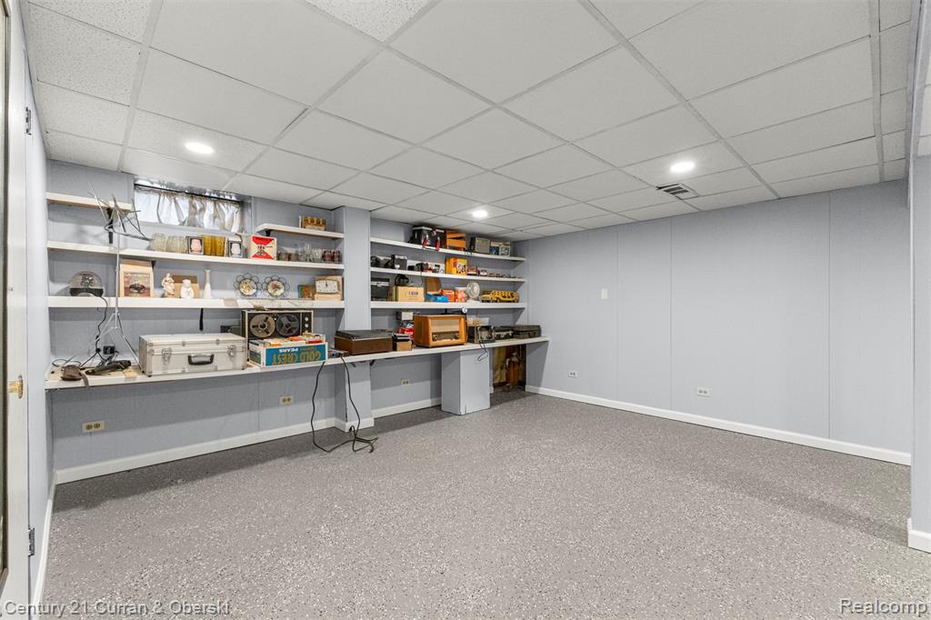 8276 Riverview Street, Dearborn Heights, MI 48127 — Photo 25