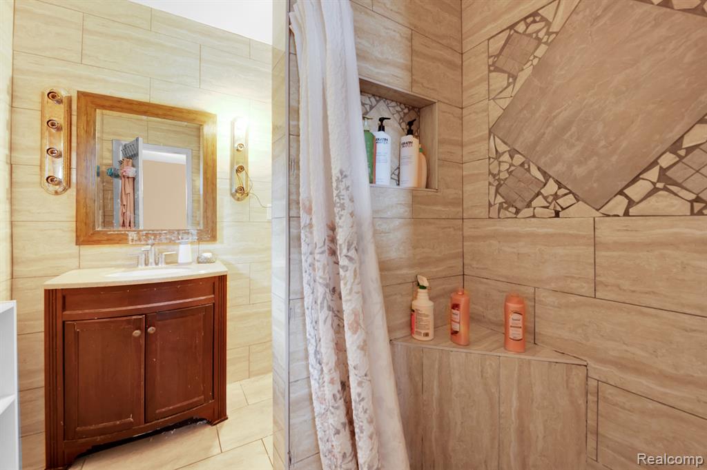 5832 APPOLINE Street, Dearborn, MI 48126 — Photo 10