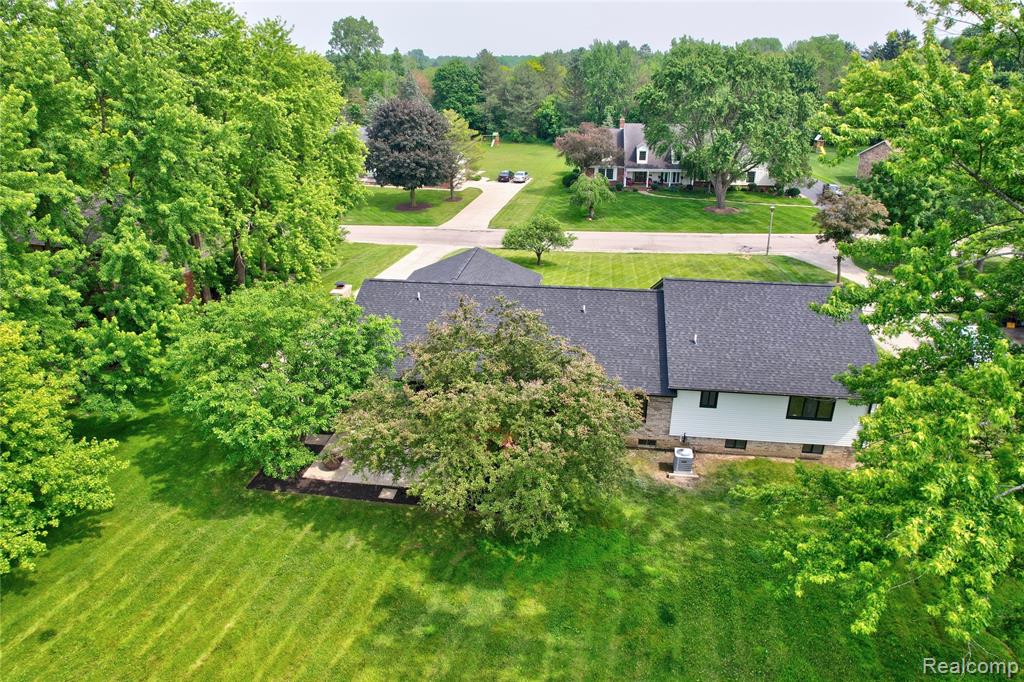 507 Charing Cross Drive, Grand Blanc, MI 48439 — Photo 8