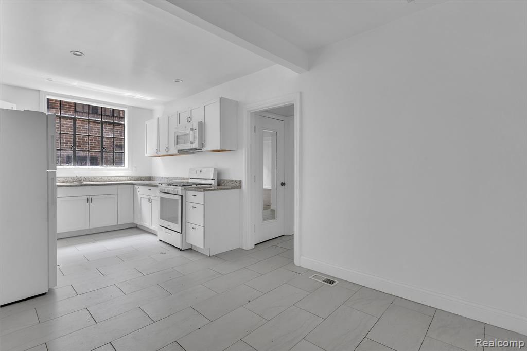 19510 Stratford Road, Detroit, MI 48221 — Photo 18