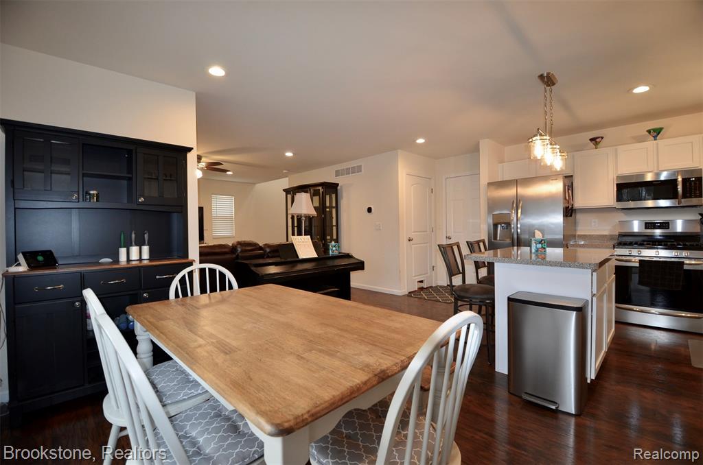 350 Fountain Park Drive, Waterford, MI 48327 — Photo 15