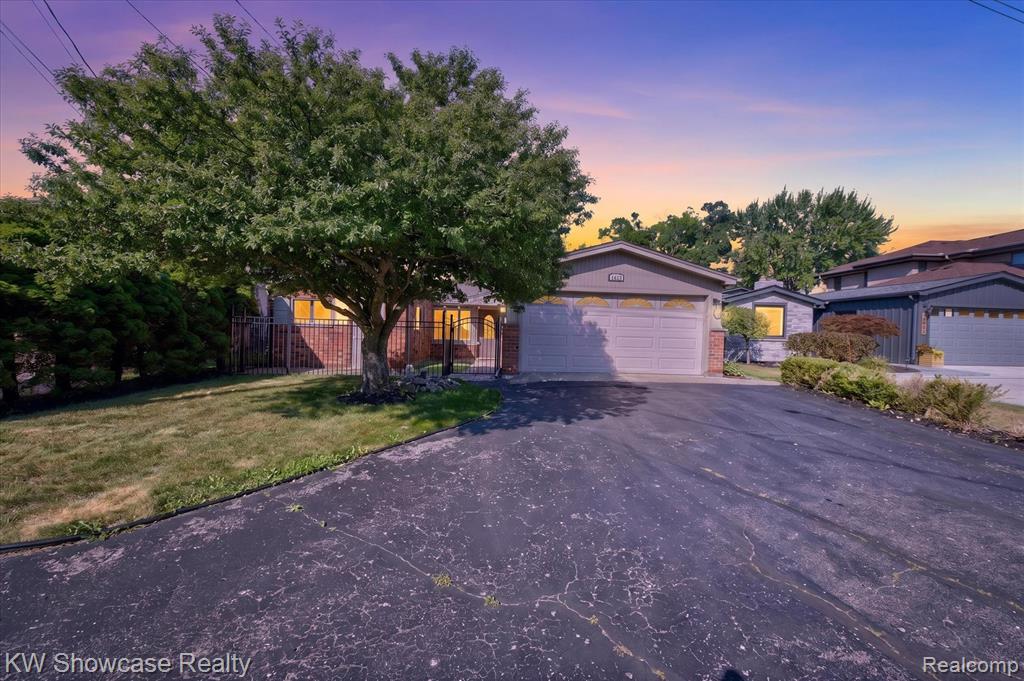 1813 Shankin Drive, Walled Lake, MI 48390