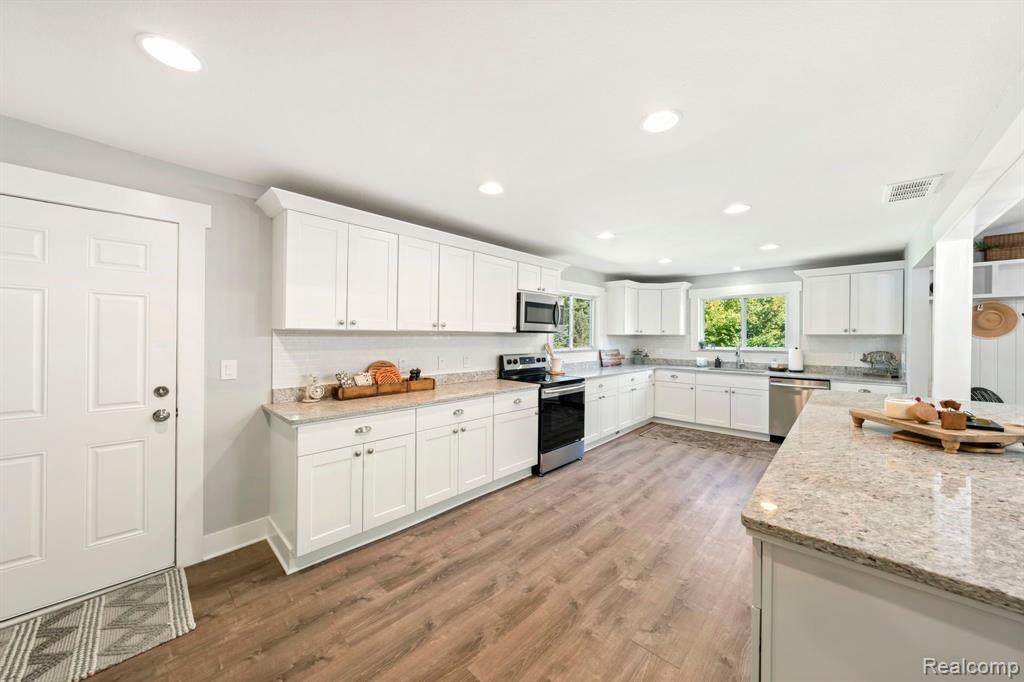 5461 W COON LAKE Road, Howell, MI 48843 — Photo 11