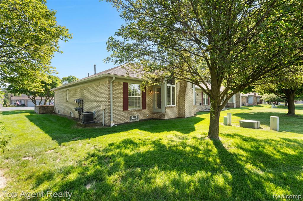 48607 Sutton Bay Court, Shelby Twp, MI 48315 — Photo 28