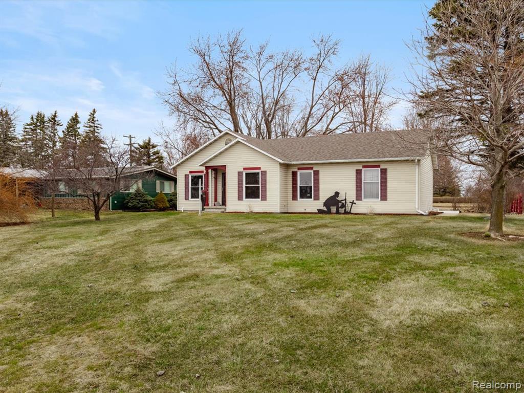 4008 Keewahdin, Fort Gratiot, MI 48059 — Photo 2