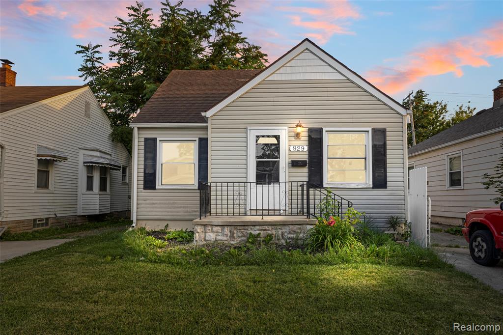 929 White Avenue, Lincoln Park, MI 48146 — front exterior