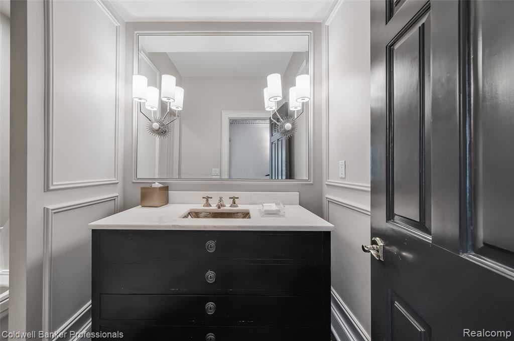 477 Dunston Road, Bloomfield Hills, MI 48304 — Photo 32