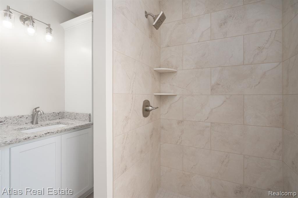 11289 Green Road, Goodrich Vlg, MI — Photo 33