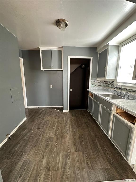9934 WARWICK Street, Detroit, MI 48228 — Photo 3