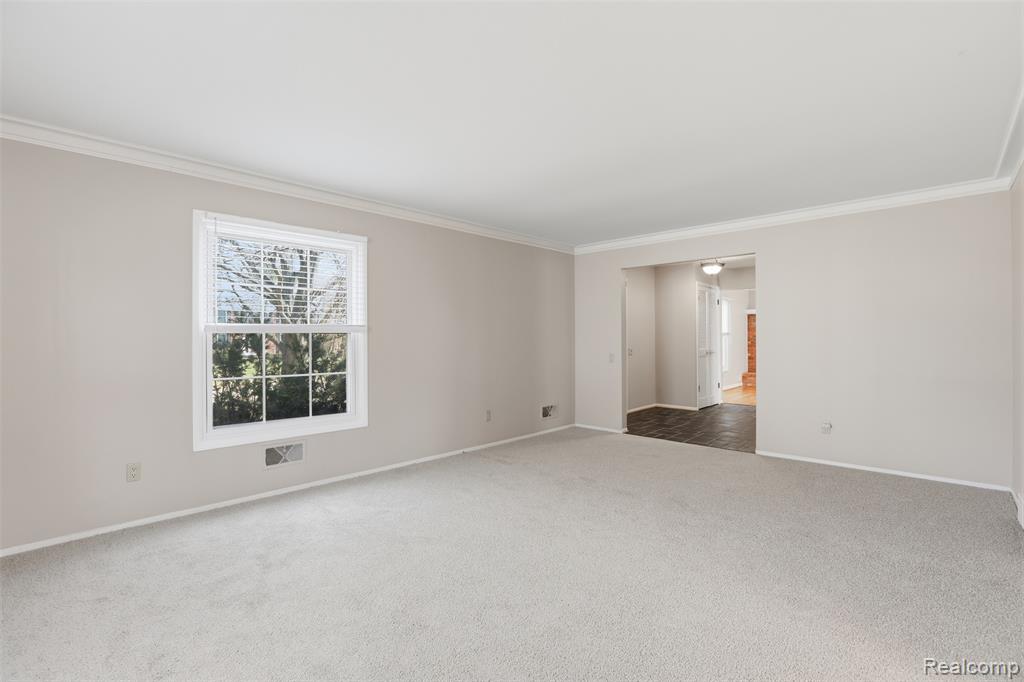 5972 Barnstable Court, West Bloomfield, MI — Photo 9