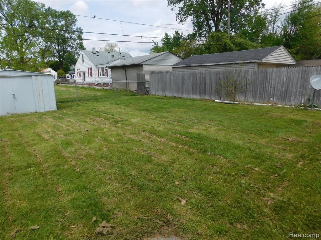 87 E DALLAS Avenue, Madison Heights, MI 48071 — Photo 11