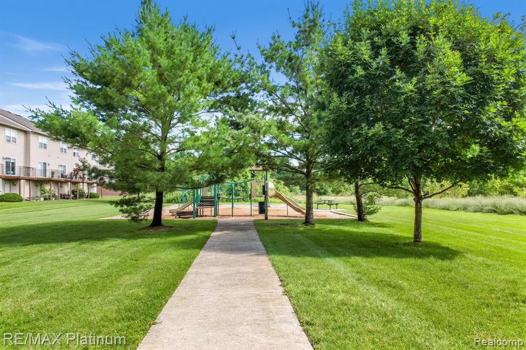 1692 PINECROFT Lane, Howell, MI 48855 — Photo 18