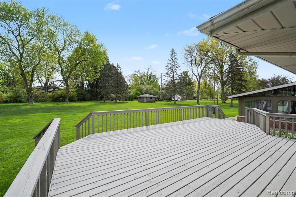 1226 Woodkrest Drive, Flint, MI 48532 — Photo 31
