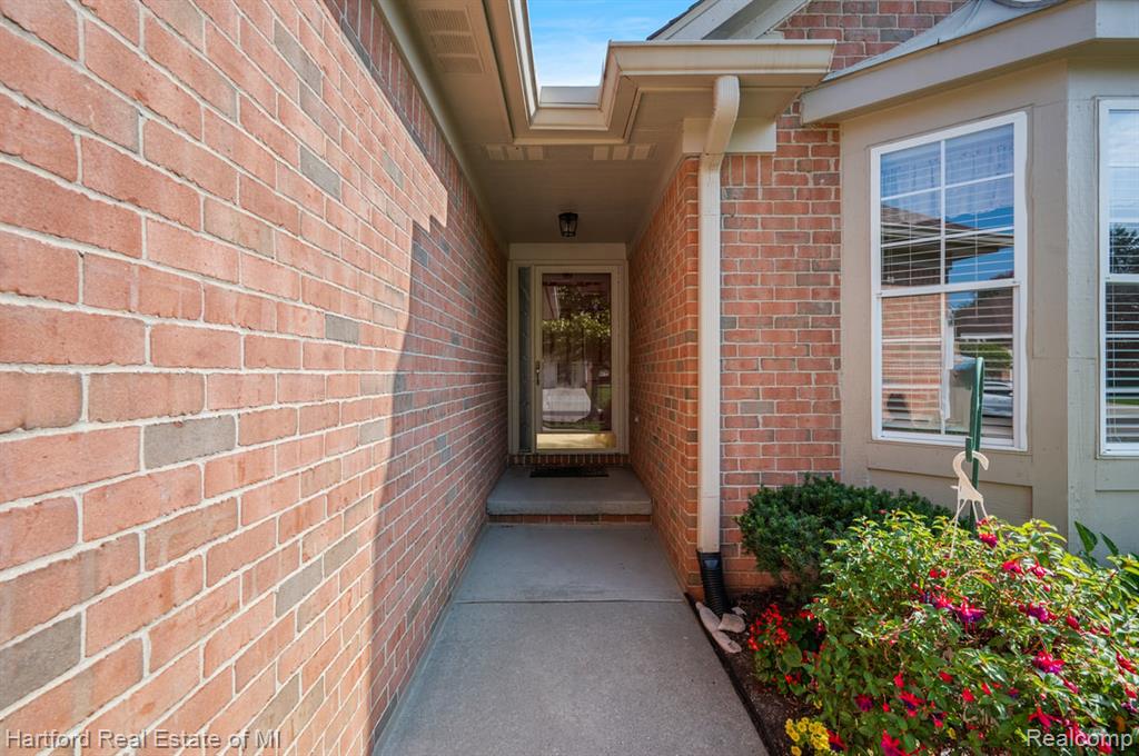 402 Mulberry Drive, Commerce Twp, MI 48390 — Photo 34