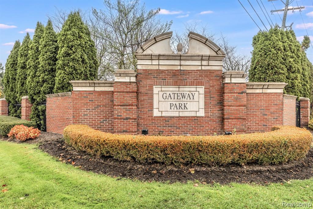 7246 Gateway Drive, West Bloomfield, MI — Photo 14
