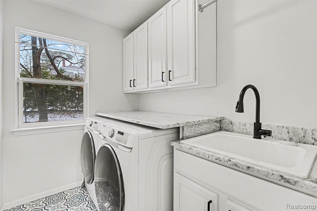 761 Milford Glen Court, Milford, MI 48381 — Photo 13