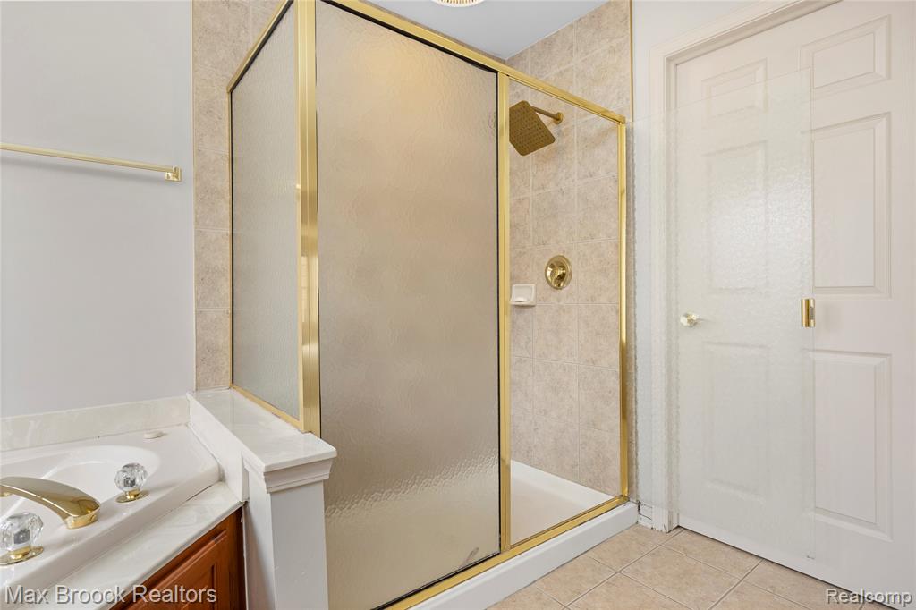 7083 Chatham Court, West Bloomfield, MI — Photo 50