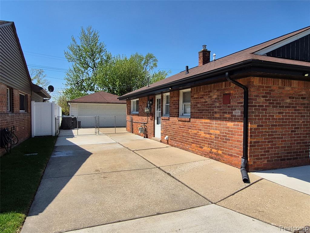 18570 Matthews Street, Riverview, MI 48193 — Photo 2