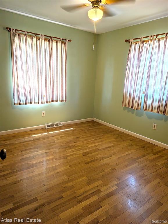 5449 Woodlawn Drive, Flint, MI 48506 — Photo 12