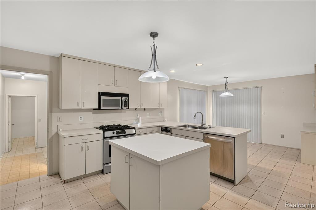 6153 Pickwood Drive, West Bloomfield, MI — Photo 11
