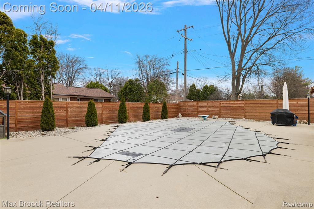 32040 Coronet Drive, Farmington Hills, MI, 48334