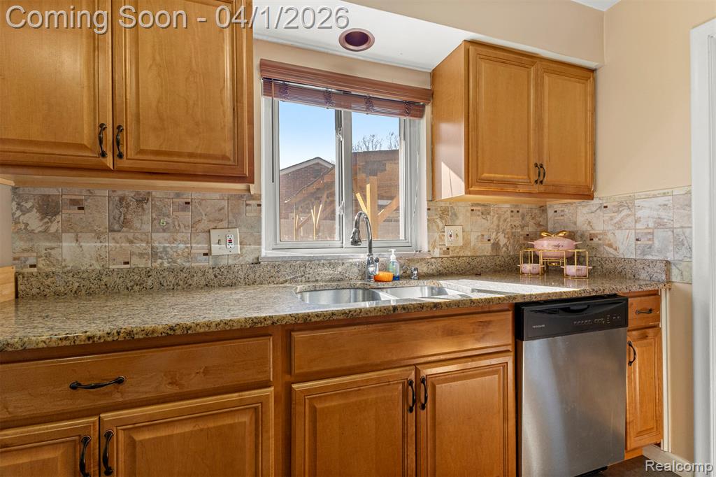7351 N Gulley Road, Dearborn Heights, MI 48127 — Photo 22