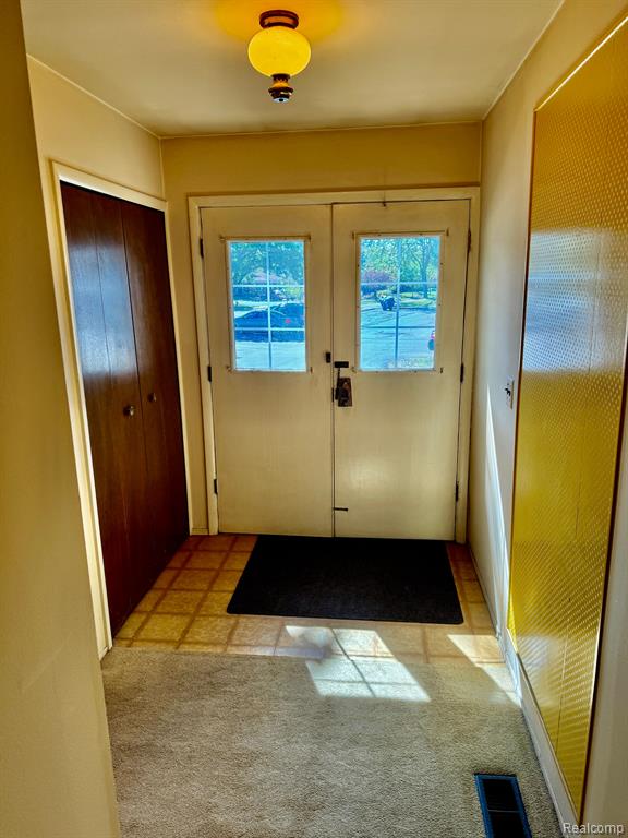 1976 RIDGE, Royal Oak, MI 48073 — Photo 2