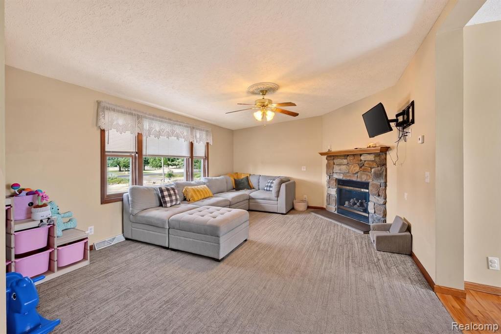 9889 Ditch Road, Chesaning, MI 48616 — Photo 10