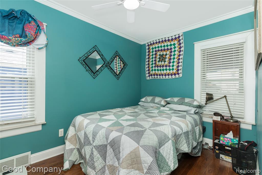 559 E Harry Avenue, Hazel Park, MI 48030 — Photo 12