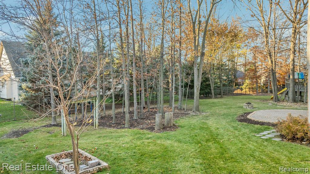43581 NAVES Court, Clinton Twp, MI 48038 — Photo 61