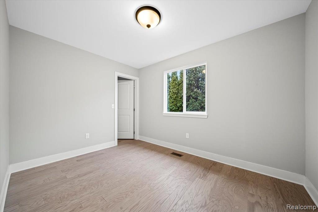 360 NEWTON Drive, Lake Orion, MI 48362 — Photo 22