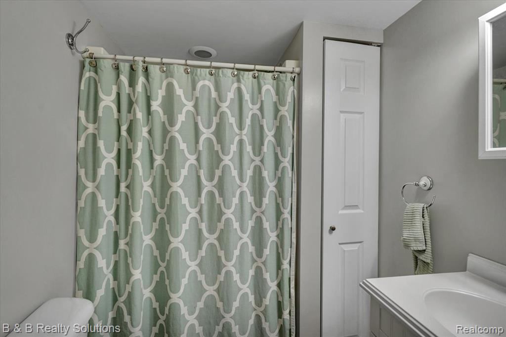 6750 Wing Lake Road, Bloomfield Hills, MI 48301 — Photo 40