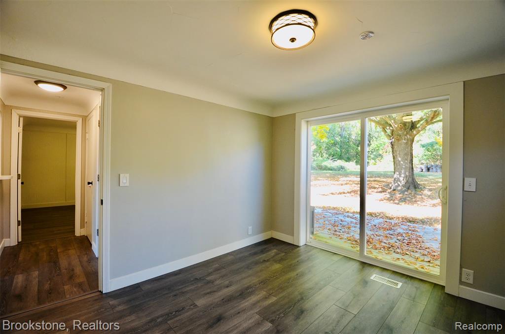 7565 Old Pond Drive, Clarkston, MI 48348 — Photo 21