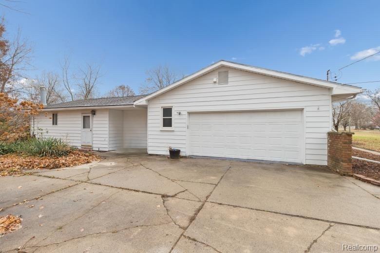 15635 Martinsville Road, Belleville, MI 48111 — Photo 22