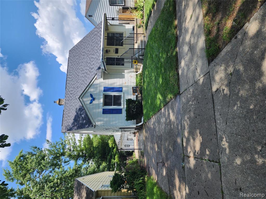 1429 E Milton Avenue, Hazel Park, MI 48030 — Photo 2