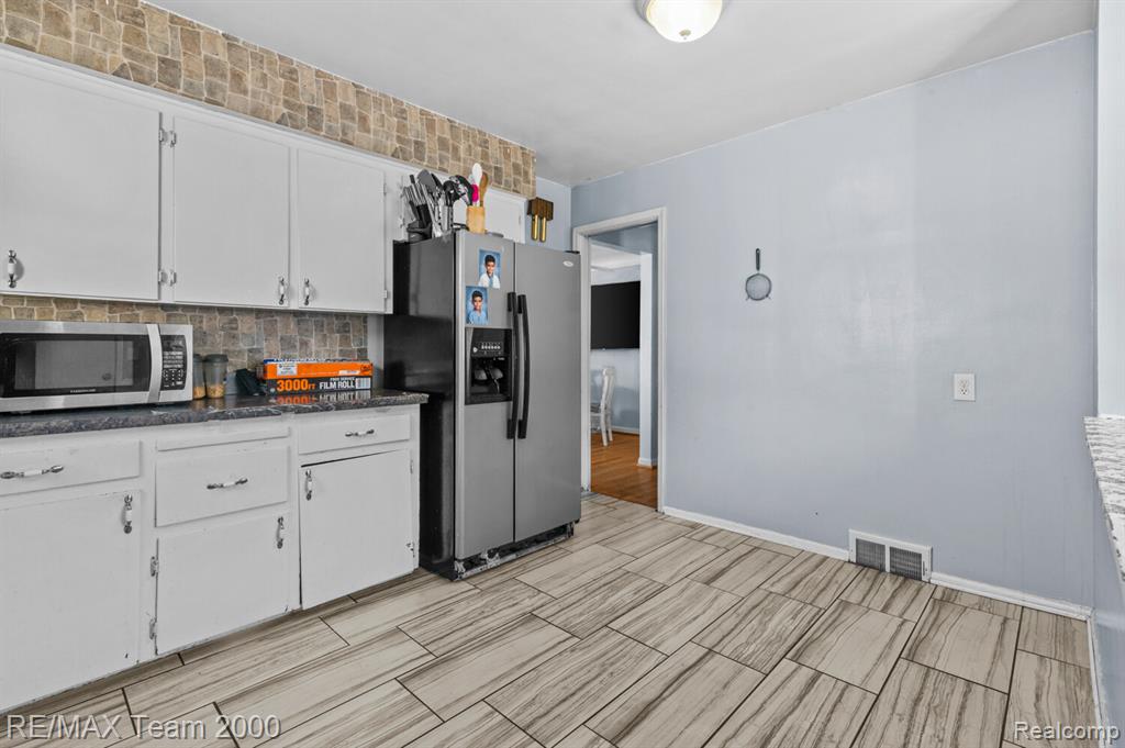 9 Christine Court, Dearborn, MI 48124 — Photo 9