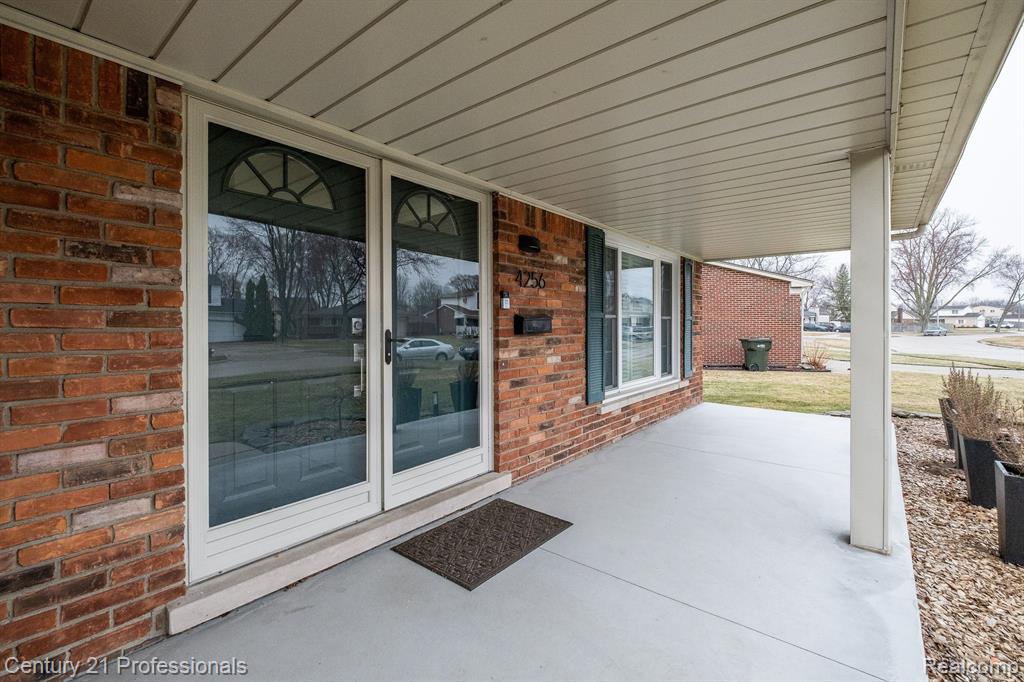 4256 BIEBER Drive, Sterling Heights, MI 48310 — Photo 5