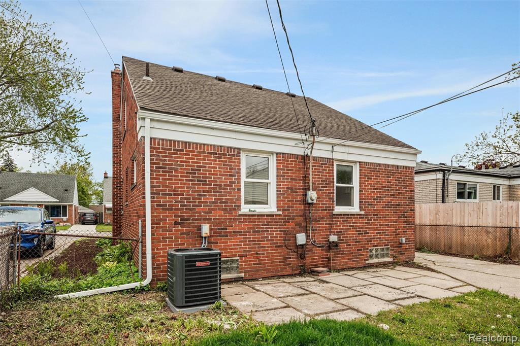 27935 Grant Street, Saint Clair Shores, MI 48081 — Photo 24